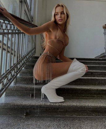 💋 Мои услуги нацелены на удовлетворение всех твоих сексуальных желаний, открывая для тебя новые грани удовольствия. Фотографии, которые ты видишь, полностью соответствуют реальности, и я уверена, что ты останешься доволен моей внешностью и формами. У меня есть много положительных отзывов от моих довольных клиентов, которые ценят мое профессионализм и энергетику. 🌟 Так что, если ты хочешь окунуться в мир наслаждения и искушения, то я здесь, чтобы сделать твои фантазии реальностью. Позвони мне прямо сейчас и перешагни порог незабываемых встреч в Москве. 💫 Анастасия